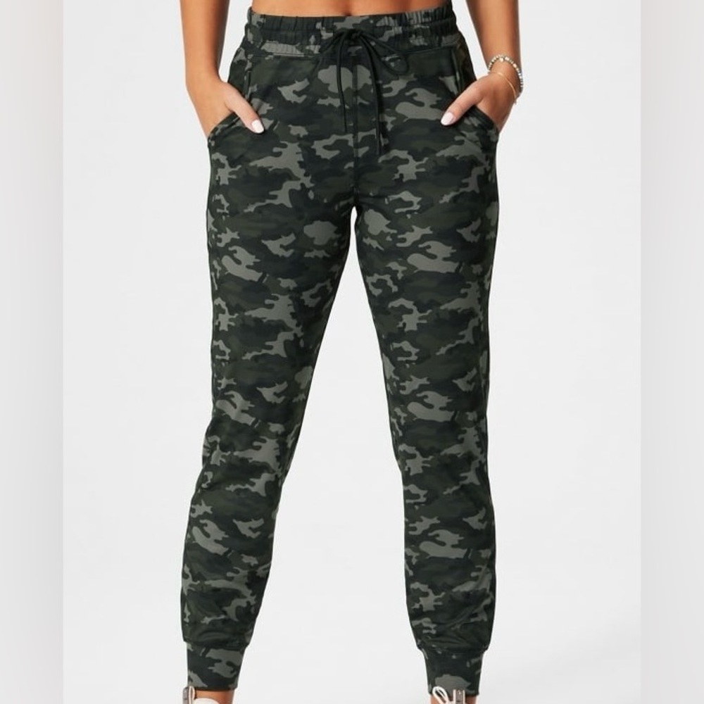 Fabletics High-Waisted Performance Camo Drawstring Jogger Pants Size‎ Medium
